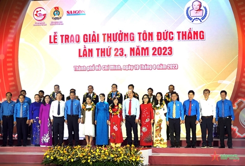 TP Hồ Chí Minh trao Giải thưởng Tôn Đức Thắng tặng 11 công nhân, kỹ sư tiêu biểu